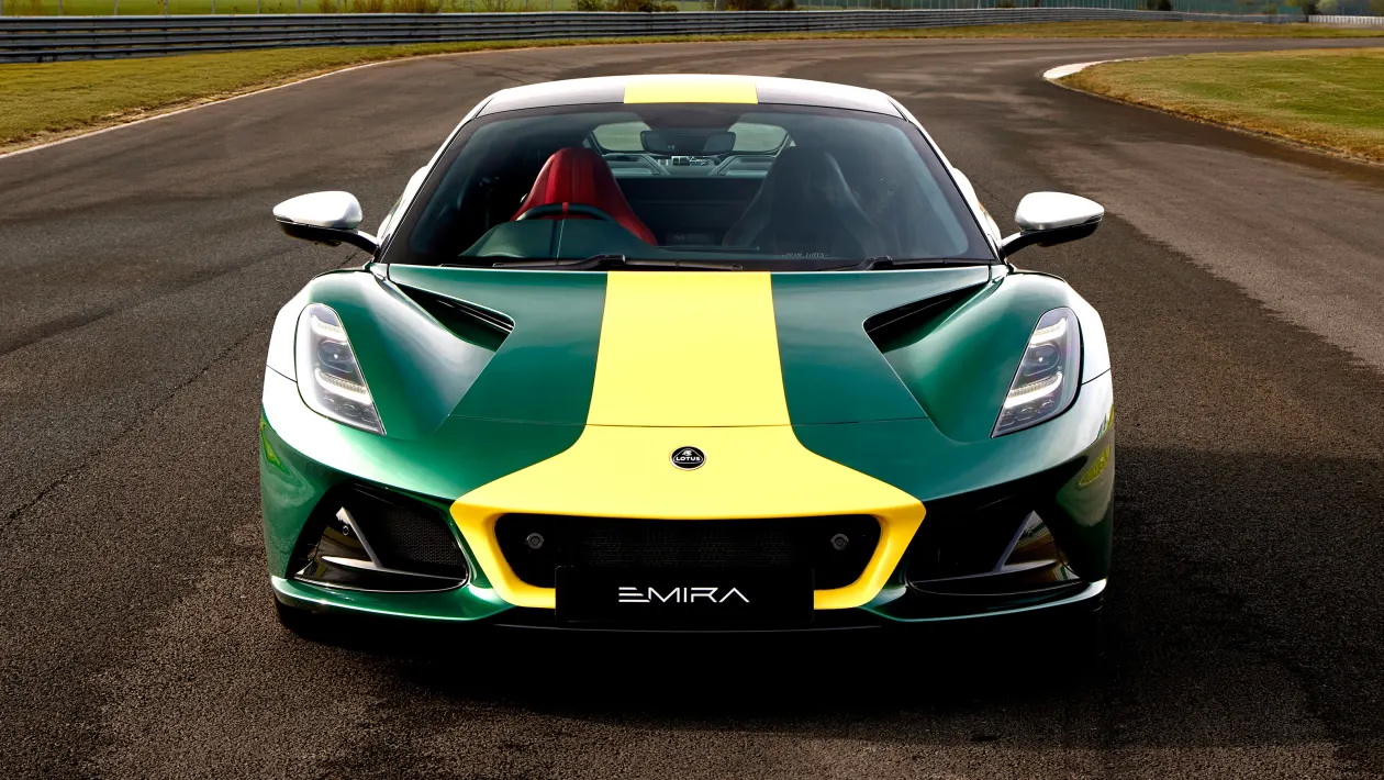 Η Lotus Emira Clark Edition τιμά τον εμβληματικό Jim Clark